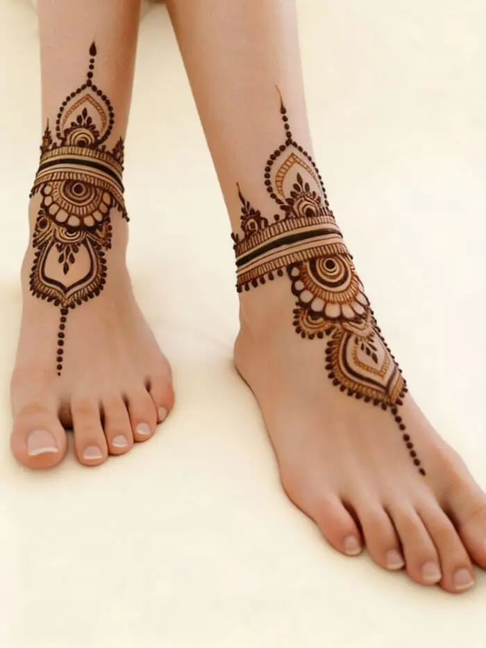 Elegant Bridal Foot Mehndi Design with Anklet Pattern | Traditional Indian Henna Art