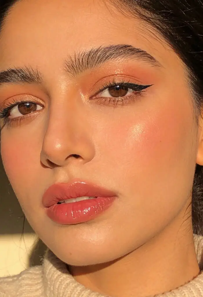 Sun-Kissed Peach Glow Makeup Look with Glossy Lips & Soft Winged Liner