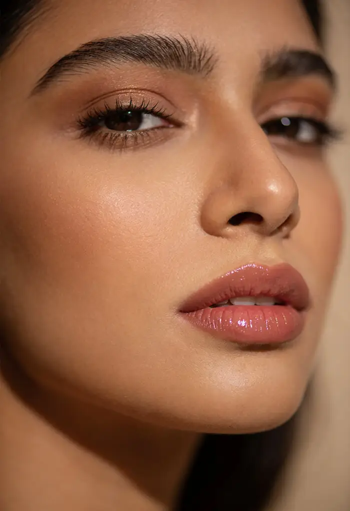 Natural Peachy Nude Gloss Makeup Look with Dewy Skin Glow