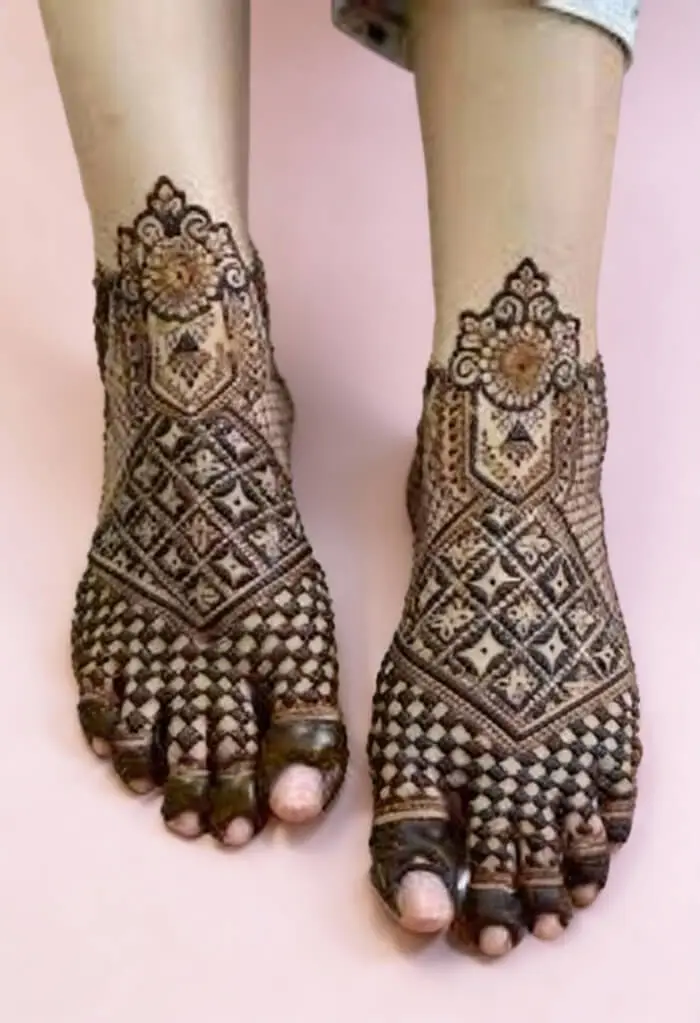 Classic Geometric Bridal Foot Mehndi Design with Anklet Pattern