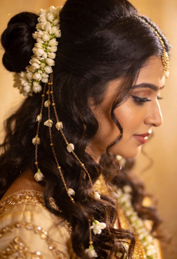 Half-up saree hairstyle with jasmine gajra and gold head chain